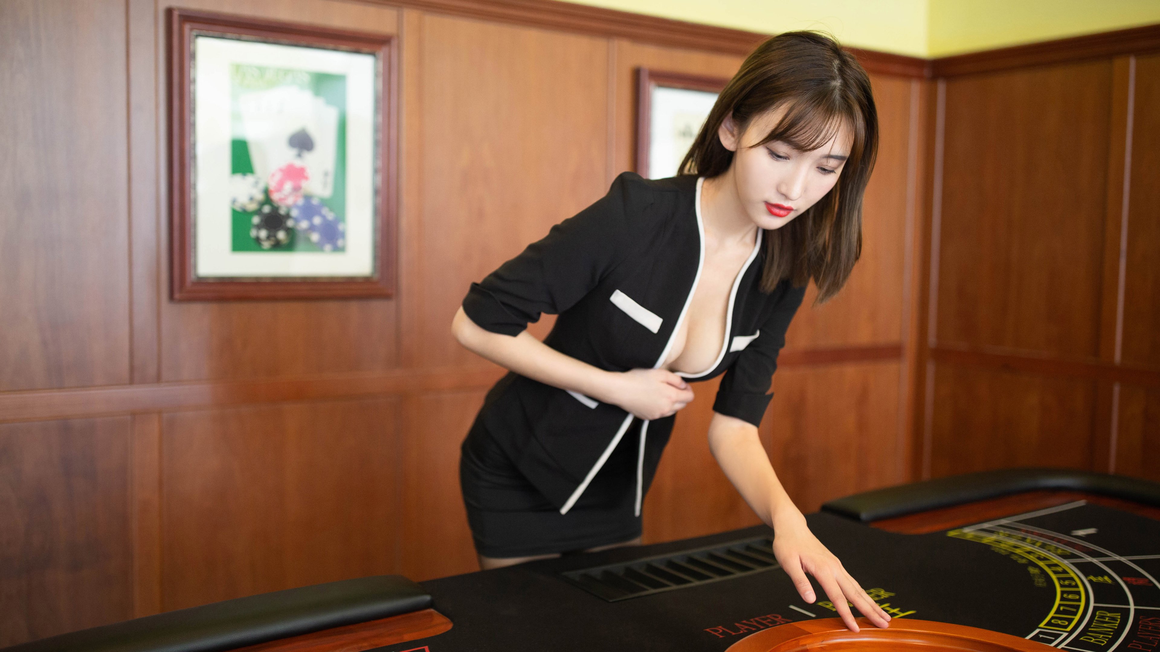 熊猫体育全站-欧洲杯战术革新：变化多端引领新风尚！，欧洲杯各个球队技战术打法